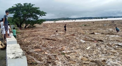 台風28号、フィリピンの死者13人に