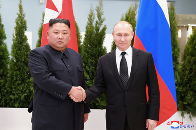 金氏、プーチン氏を「全面支持」 ロシアの日の祝辞で表明