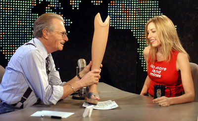 ヘザー・ミルズさん ダンス大会で義足が外れるYes? No? - 米国