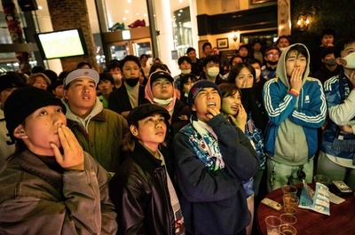 悲願の8強届かず、国内サポーターも落胆 カタールW杯