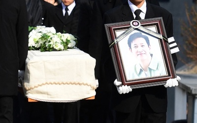 韓国警察とメディアへの批判噴出 俳優イ・ソンギュンさんの死めぐり