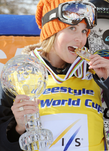 サラ・バーク フリースタイルスキーW杯女子ハーフパイプで種目別優勝