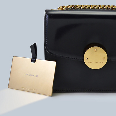 「マーク ジェイコブス」期間限定でメッセージ刻印サービス開始