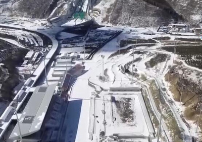 北京冬季五輪の競技会場・国家バイアスロンセンターのコース設営開始