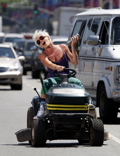 芝刈り機、ジェット旅客機とニアミス アイルランド