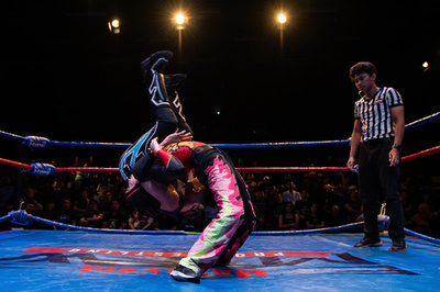 イスラムの壁に立ち向かう ヒジャブ姿のレスラー「フェニックス」 