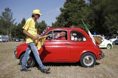 フィアット500生産開始60周年、イタリアに1200台集結