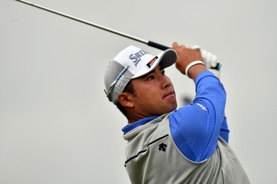 松山、スコア落とすも首位と6打差の10位 全英OP