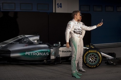 メルセデスAMG、2015年新型車「W06」をお披露目