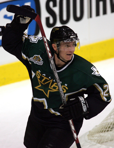 ＜06-07NHL＞スターズ アバランチを降し3連勝 - 米国