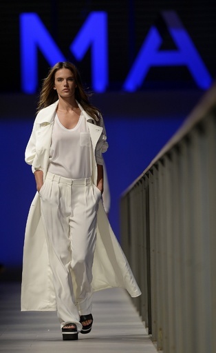  ＜14/15年秋冬 080 バルセロナ＞マンゴ