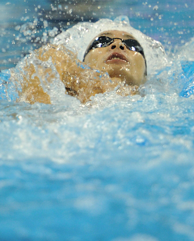 入江と古賀が男子100メートル背泳ぎで準決勝進出、世界水泳