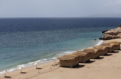 中国海軍、ジブチに軍事拠点建設へ