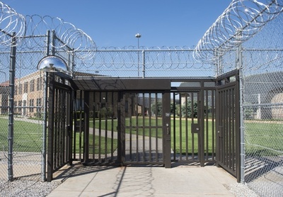 48年収監の男性、晴れて無罪に 米