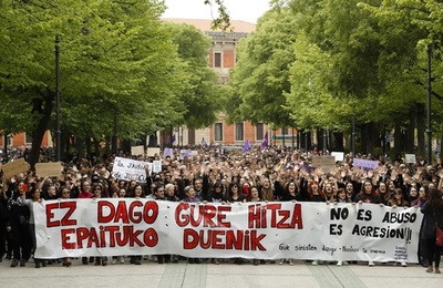 集団レイプの男5人に強姦罪不適用、抗議のデモ3日目 スペイン