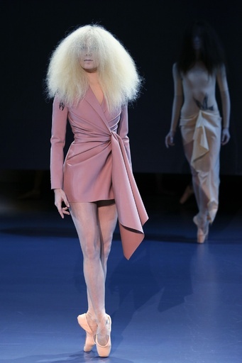 ＜14年春夏パリ・オートクチュール＞ヴィクター＆ロルフ