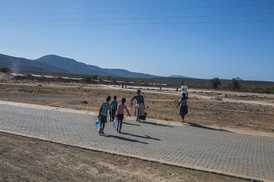 学校のくみ取り式トイレに男児転落死、遺族に賠償金1100万円 南ア