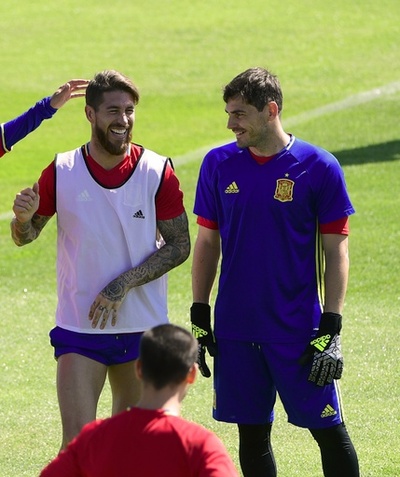 セルヒオ・ラモス、カシージャスの代表落選に「変な感じ」