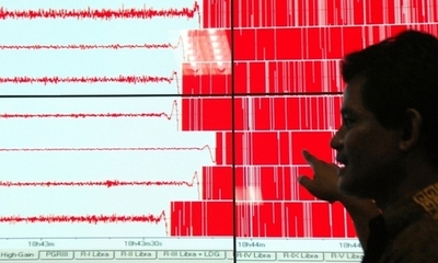 インドネシア東部で地震相次ぐ、3人死亡