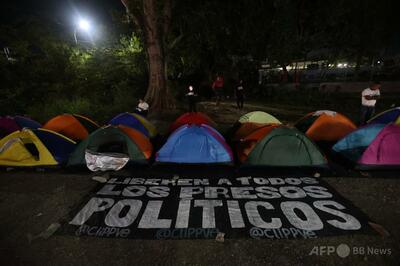 ベネズエラが少なくとも104人の政治犯を釈放 NGO発表
