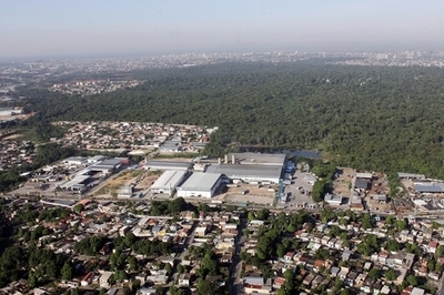 アマゾン川支流に小型旅客機が墜落、捜索は難航 ブラジル