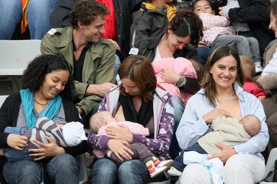 女性の乳首、男性より多様 進化生物学の定説覆す