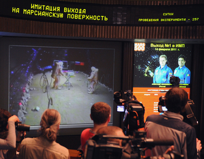 人類が「火星」を歩行、ロシアの探査模擬実験