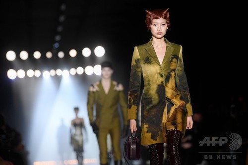 フェティッシュな世界を表現 モスキーノ 18 19年秋冬メンズ 写真66枚 ファッション ニュースならmode Press Powered By Afpbb News