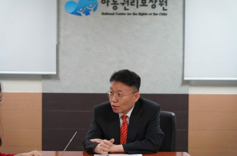 児童権利保障院のチョン・イクチュン院長(c)NEWSIS