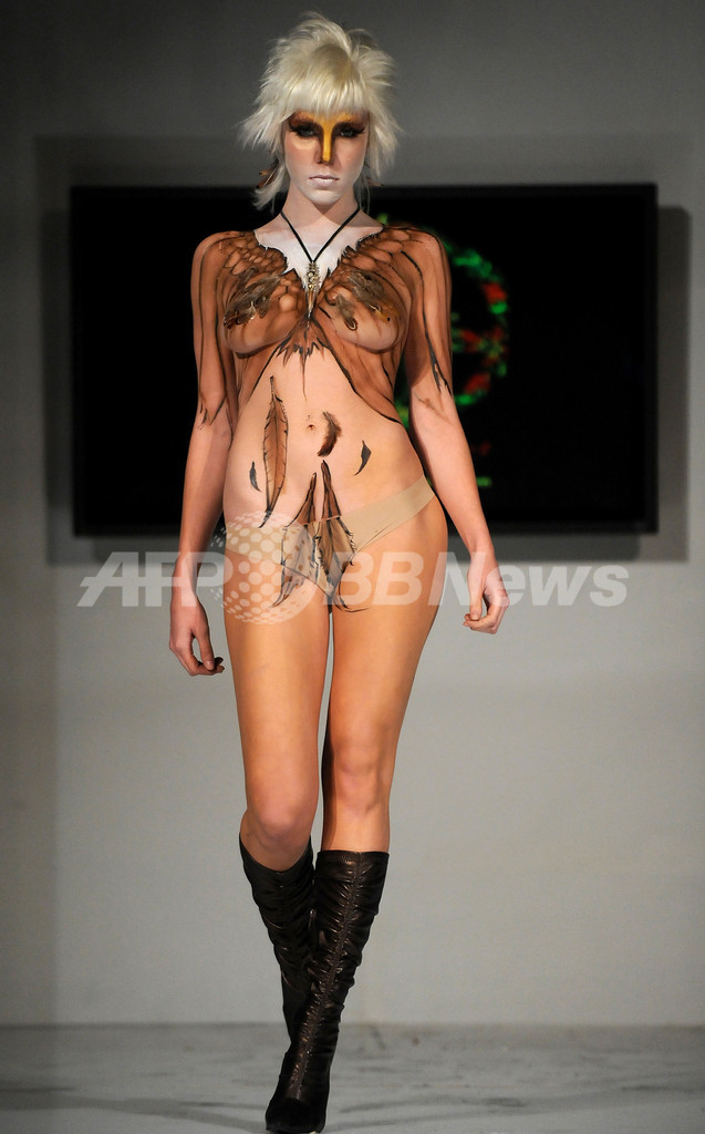 体にお化粧 LAでボディーペインティングのショー