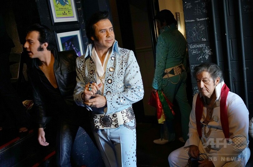 エルビス没後40年、ロック界初のスター死去に衝撃走った米国