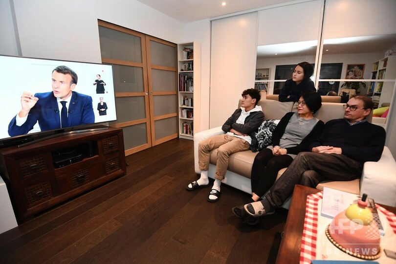 フランス、パリなど9都市に夜間外出禁止令 コロナ拡大で