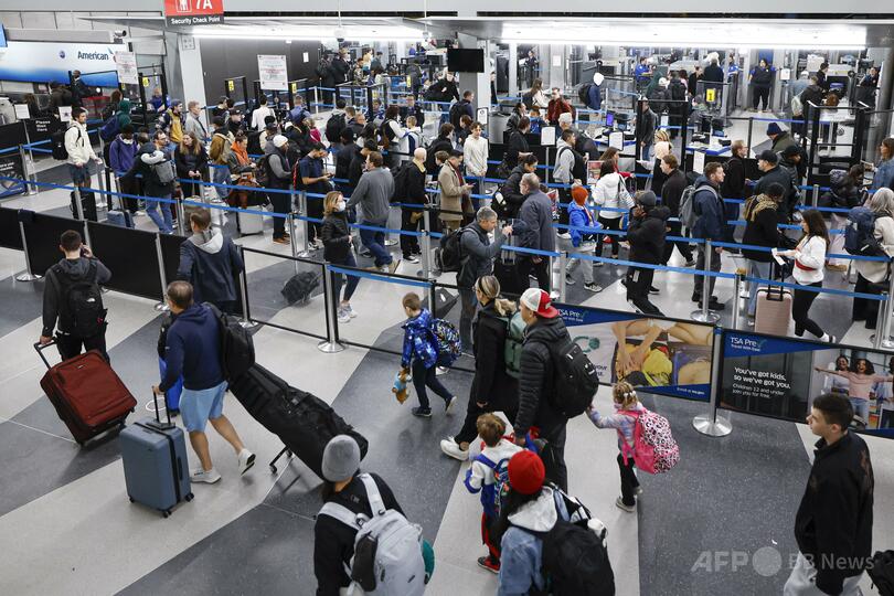 米空港で人気インフルエンサー拘束 「トランプ氏について」考え聞かれる