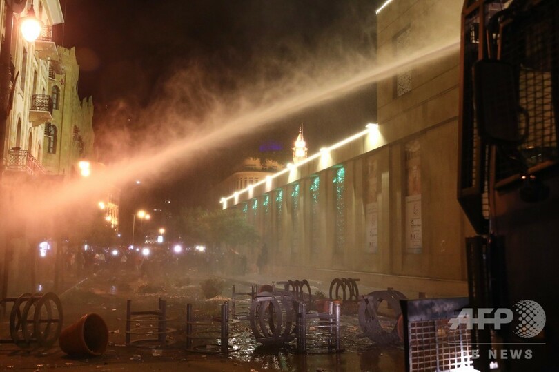 レバノン首都でデモ再燃、2夜連続で治安部隊と衝突