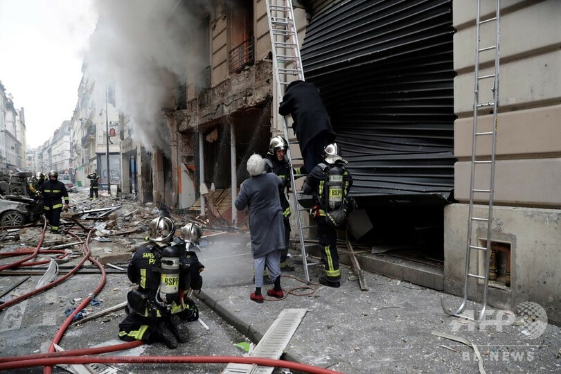 仏パリのパン店で爆発、消防士含む3人が死亡 ガス漏れが原因
