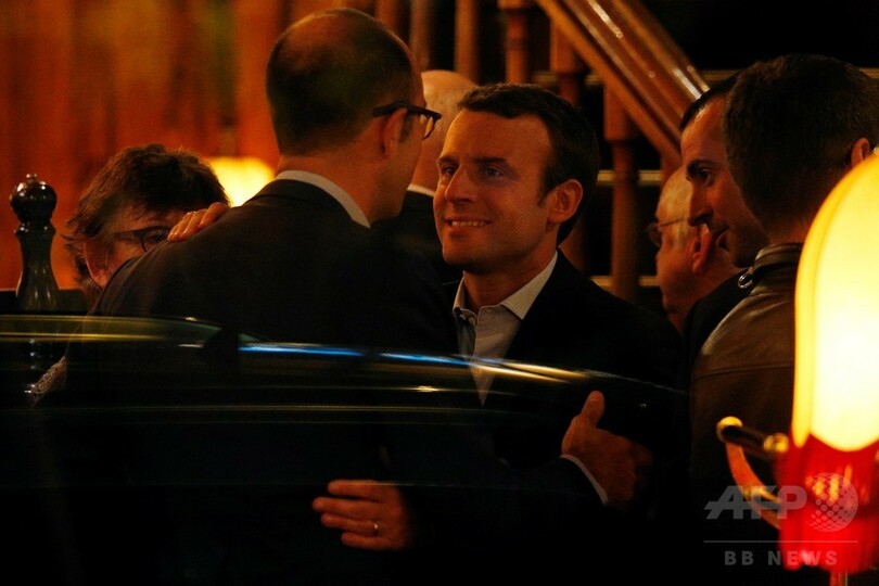もう勝利宣言？ マクロン氏の言動に側近も苦言 仏大統領選