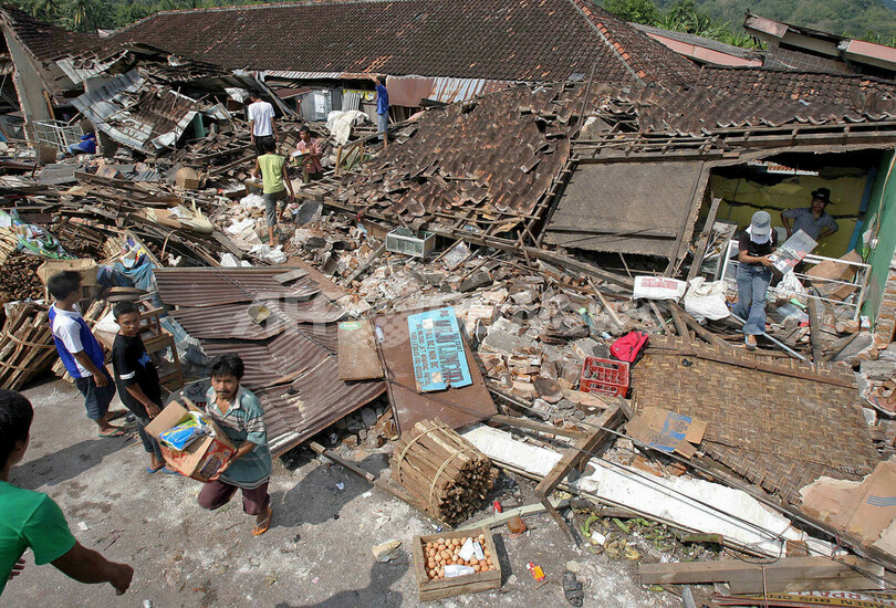 インドネシアでまた地震 ジャワ島沖 ｍ6 0 ３人死亡