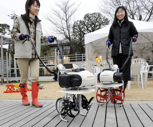 ホンダ、家庭用カセットガスで動く耕うん機 写真5枚 国際ニュース 