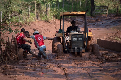 ブラジル鉱山ダム決壊事故 不明者の捜索難航 死者2人か 写真15枚 国際ニュース Afpbb News