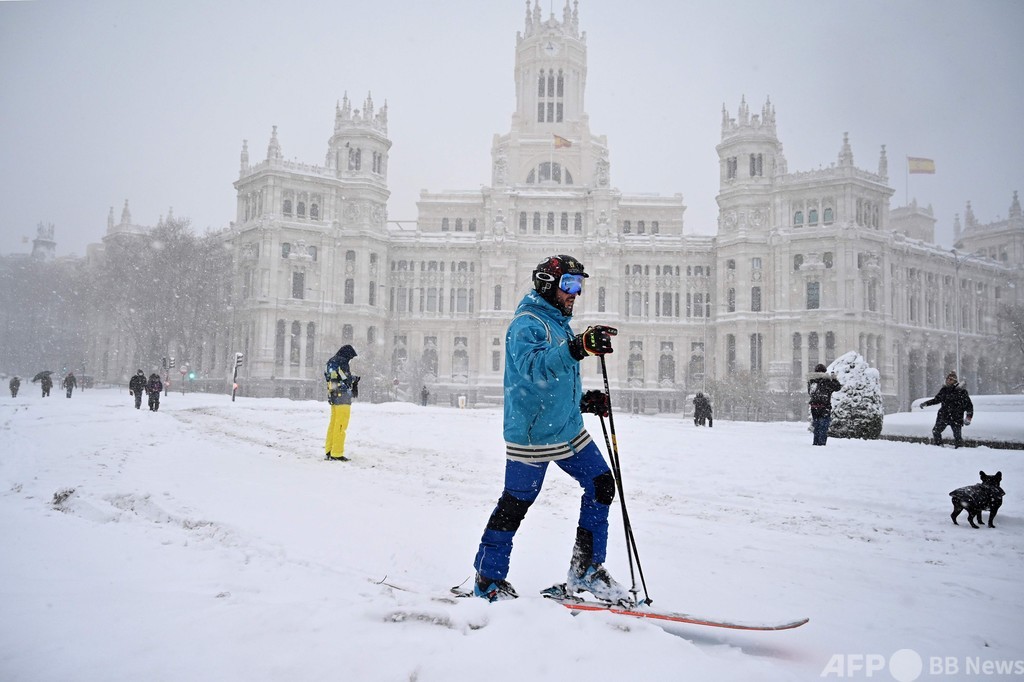 スペイン首都、50年ぶりの大雪 全土で交通混乱