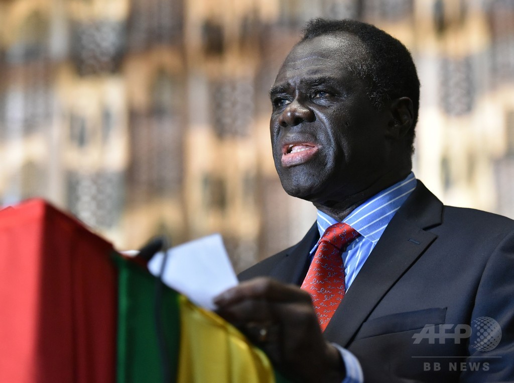 ブルキナのクーデター失敗、暫定大統領が職務復帰 ブルキナのクーデター失敗、暫定大統領が職務復帰