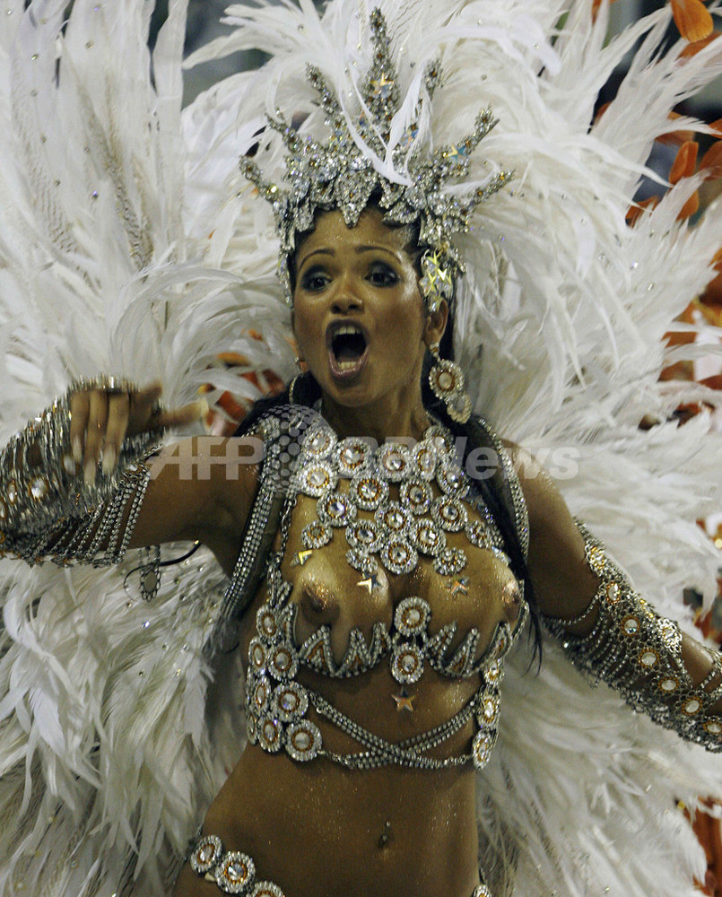 リオのカーニバル セクシー衣装のダンサー ブラジル 写真3枚 国際ニュース：afpbb News