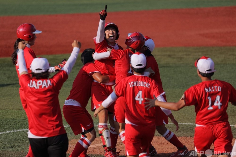 ソフトボールは日本が4連勝 決勝進出で銀以上確定 東京五輪 写真11枚 国際ニュース Afpbb News