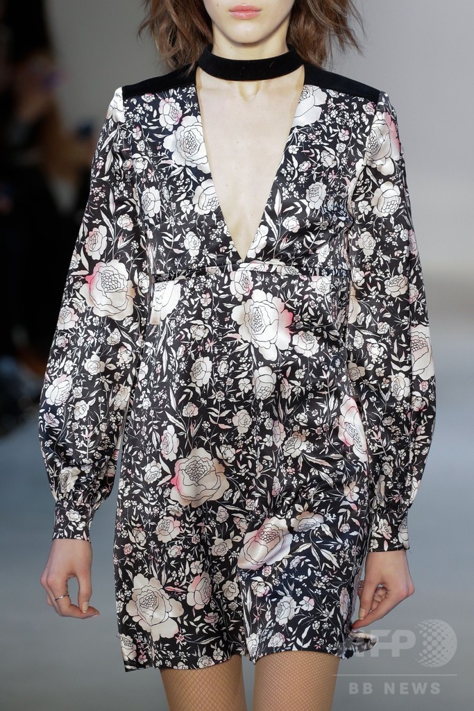 セクシー＆ロックなパーティスタイル、「ジル・スチュアート」15/16年秋冬