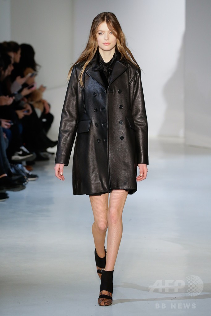 セクシー＆ロックなパーティスタイル、「ジル・スチュアート」15/16年秋冬