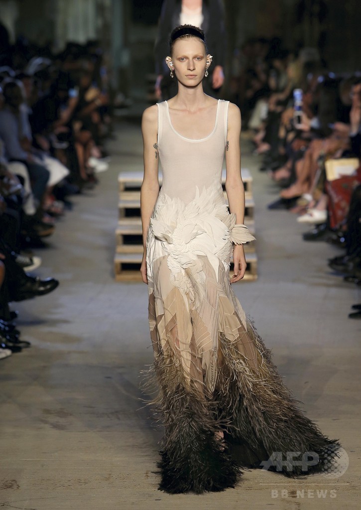 「ジバンシィ」16年春夏コレクション