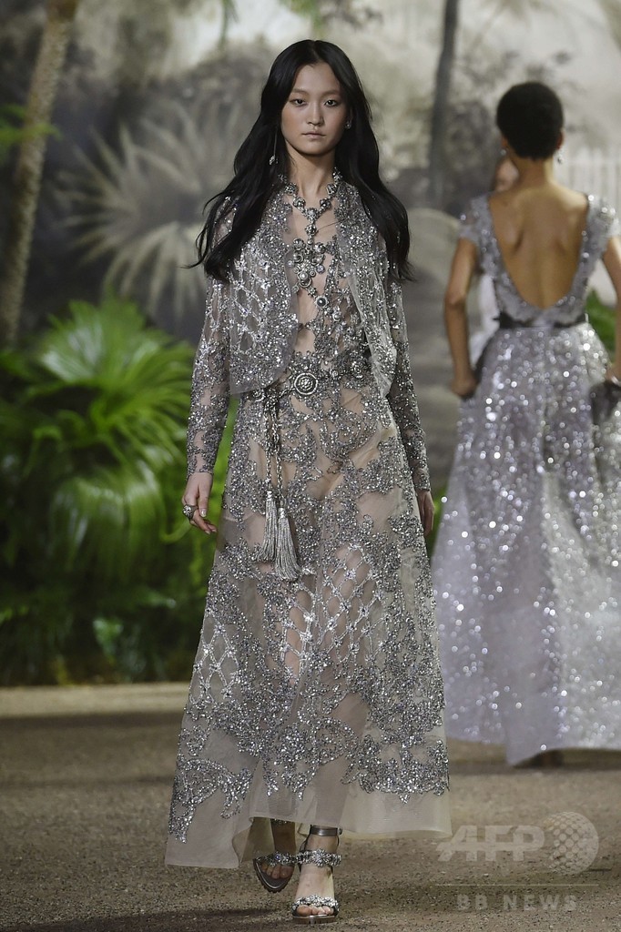 「エリー・サーブ」16年春夏オートクチュール