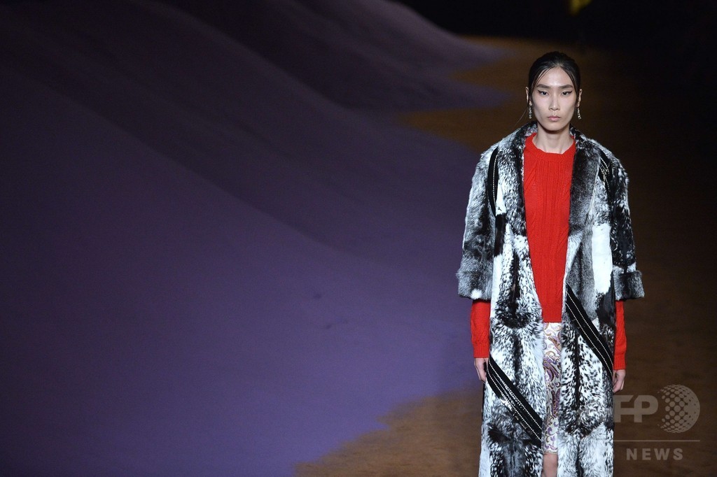 ファブリックの美しさで魅せる、「プラダ」15年春夏