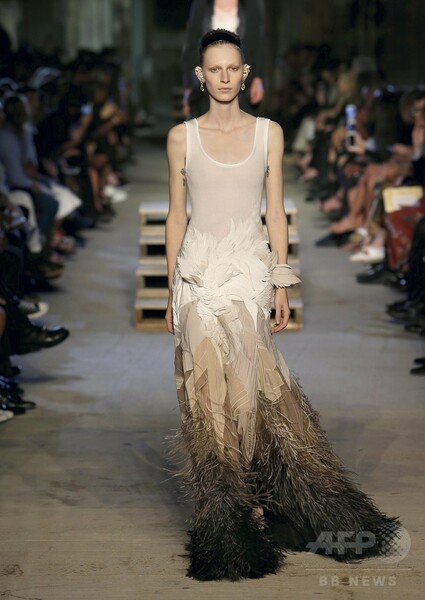 「ジバンシィ」16年春夏コレクション