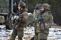 ドイツ南東部バイエルン州ホーエンフェルスで、次の作戦に向けて移動の準備をする兵士。NATO軍の兵士が米国防総省提供（2022年1月31日撮影、資料写真）。(c)Alun Thomas / US DEPARTMENT OF STATE / AFP